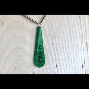 Vintage Teardrop Art Deco Green Necklace